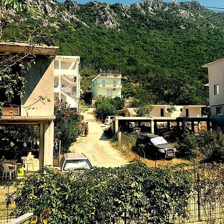 Dom Renomo Guest house *